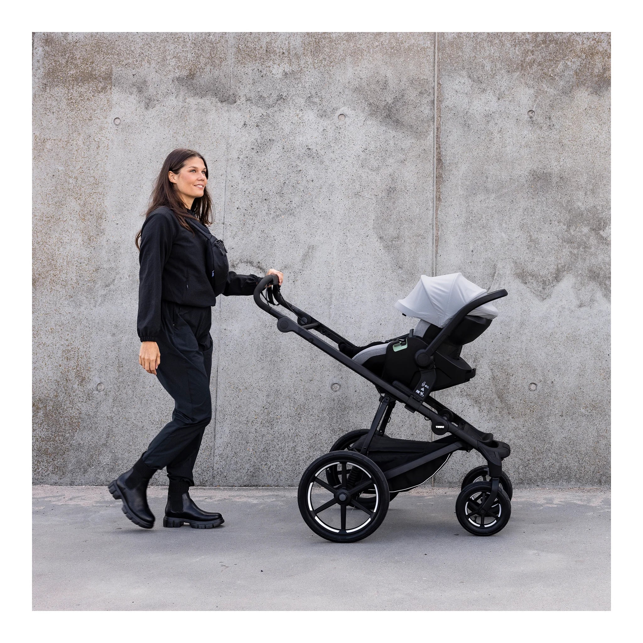 Thule Thule Urban Glide 4-wheel tinted taupe magnetic buckle – 10101997 – Produktbild 5