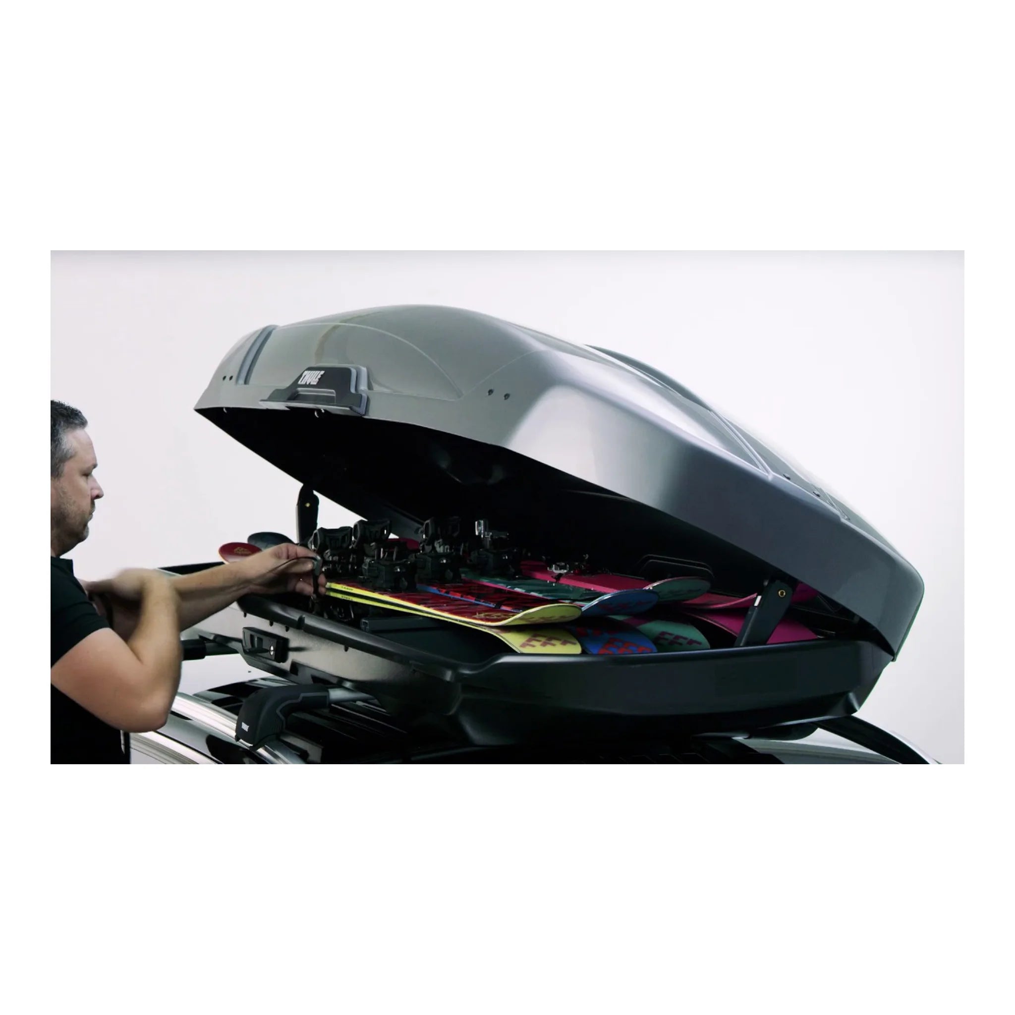 Thule Thule Box Ski Carrier Adapter 694-5 (fits 500-550mm wide boxes) – 694500 – Produktbild 1